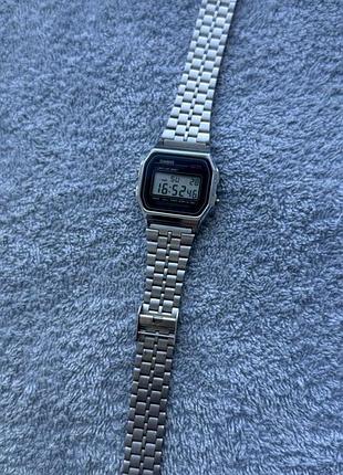 Годинник casio
