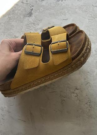 Замшиві шльопанці на товстій підошві по типу birkenstock