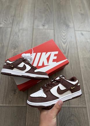 Nike sb dunk low sail red sepia-metallic gold