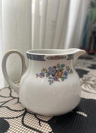 Вінтажний молочник від компанії royal doulton у візерунку cotswold.