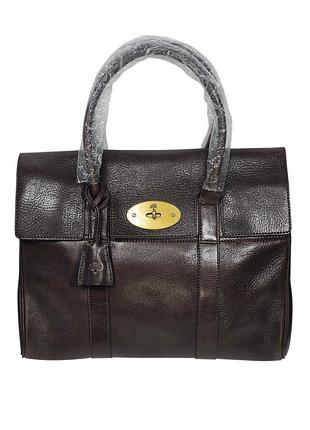 Сумка mulberry bayswater в темно-коричневом оттенке с золотистой фурнитурой.