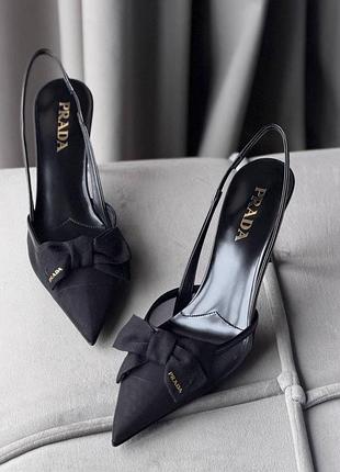 Туфлі prada чорні з бантом дуже гарні та естетичні