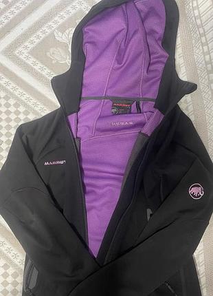 Оригінал mammut gore-tex вітровка жіноча розмір s. водонепроникна, підоходить для подорожів та добре захищає від вітру