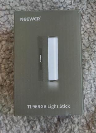 Светодиодная лампа neewer tl96rgb light stick, предназначенная для фото- и видеосъемки