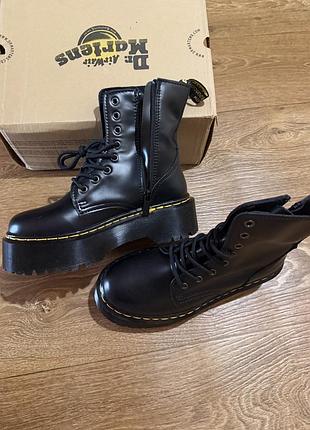 Розпродаж чоботи dr  martens
