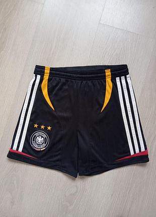 Спортивні шорти adidas на хлопчика 7-8 років