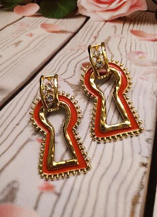 Трендовые красные серьги замковая щелевая замок