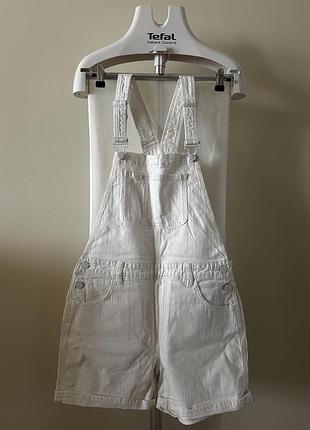 Білий джинсовий комбінезон з шортами levis m-l
