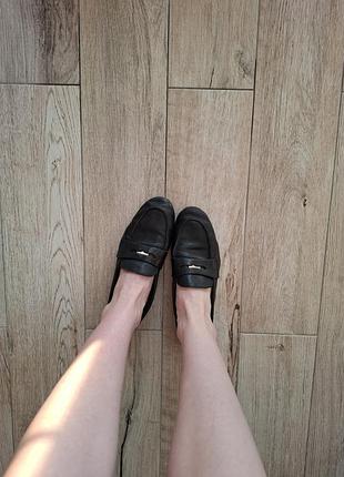 Шкіряні лофери zara