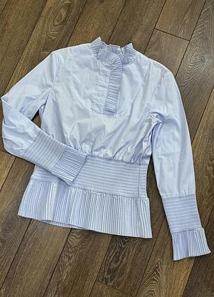 Блакитна блуза h&m має плісовану обробку