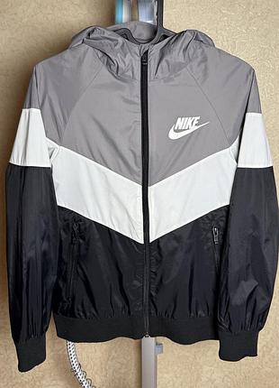 Куртка ветровка nike р. 137-147 (m)