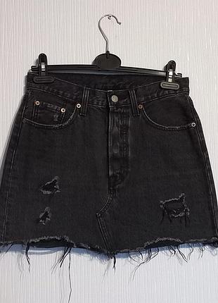 Джинсова міні-спідниця levi’s premium. 26/s темно-сіра 100% котон