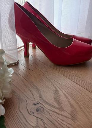 Shoe geeks червоні лакові туфлі-човники  з округлим носком 37 розмір устілка-23,5