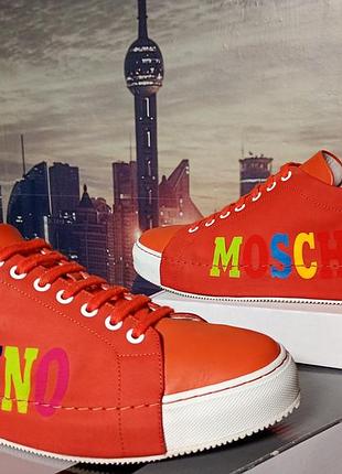 Чоловічі шкіряні кеди moschino яскраво-оранжевого кольору 
країна-виробник: італія (made in italy) розмір: 44, довжина устілки 29 см