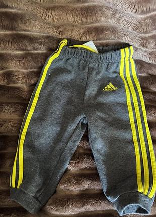 Штани adidas на 6-9 місяців