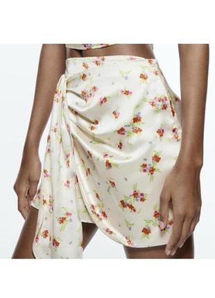 Атласна юбка zara асиметрична спідниця zara сатинова квітковий принт