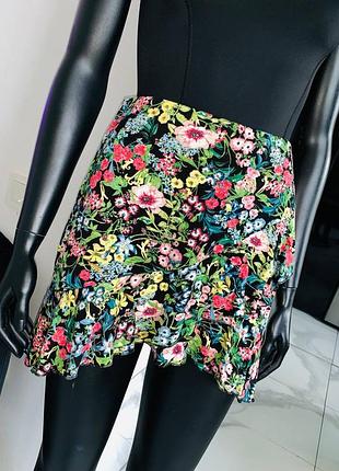 Яркая цветочная мини-юбка h&m с оборкой, размер s (36)