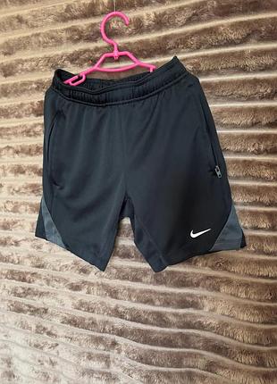 Шорти від nike на 128-134