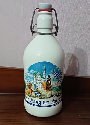 Скляна пляшка з бугельним корком.