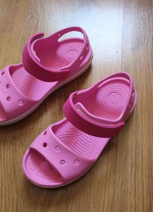 Рожеві сандалі босоніжки на дівчинку crocs bayaband