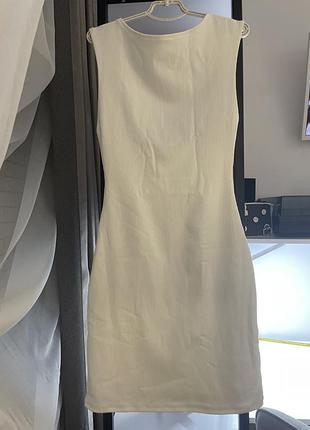 Шикарне брендове  нарядне жіноче плаття bershka розмір xs в молочному кольорі камбоджія літня святкова сукня з оголеною спиною для дівчинки підлітка