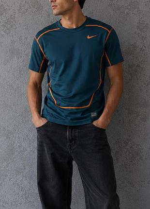 Футболка от бренда nike pro combat