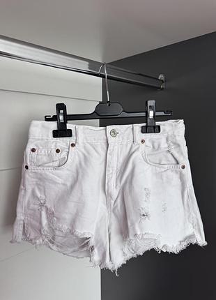 Білі, рвані, короткі шорти zara