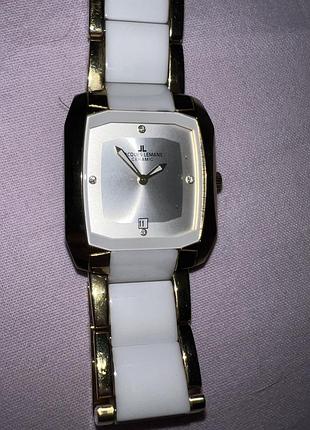 Годинник jacques lemans dublin 1-1390g у білому кольорі. є подряпини на корпусі,але це можна виправити. продаю,бо не подобається дизайн