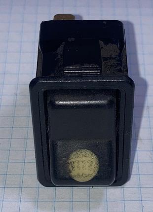 Кнопка вмикач клавіша обігріву жиклерів 3х контактна волга газ 3110 31105