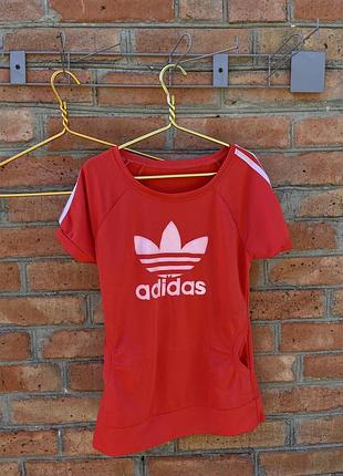 Яскрава спортивна футболка adidas originals