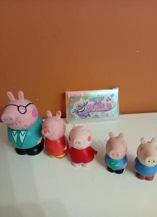 Игровой набор семья свинок пеппа из пяти персонажей.