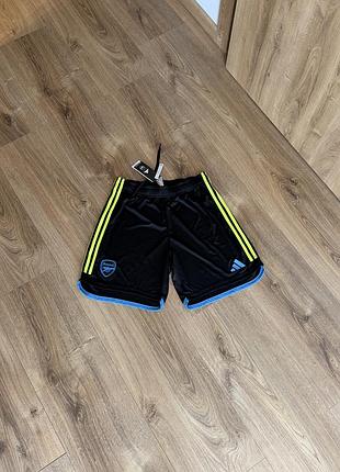 Нові чоловічі шорти adidas