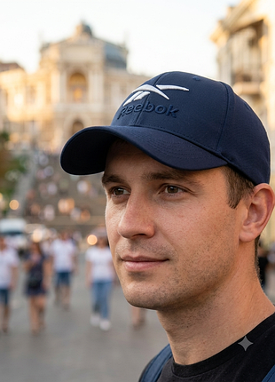 Бейсболка для чоловіків з плащової тканина на резинке на весну та осінь.