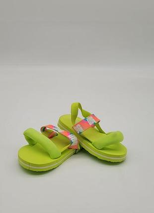 Дитячі сандалі ugg (neon lime) — яскравий дизайн та комфорт