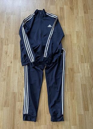 Чоловічий костюм adidas