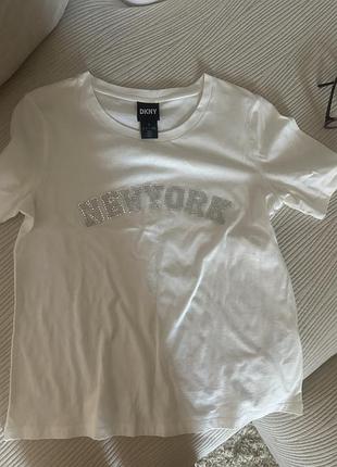 Продаю новую футболочку dkny