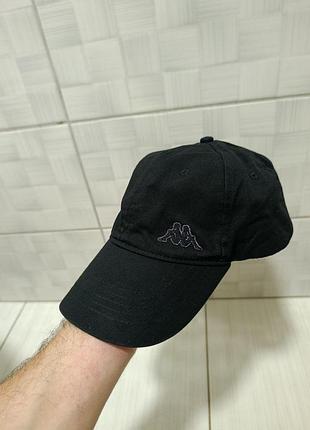 Чорна бейсболка кепка від бренду kappa