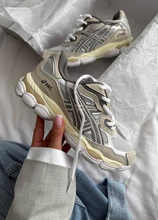 Стильні жіночі кросівки asics gel nyc beige grey