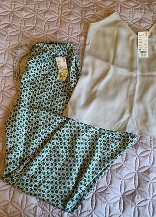 UNовая майка и сатиновые брюки uniqlo. размер xs