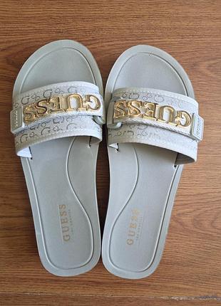 Шльопанці guess
