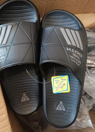 Шльопанці чоловічі чорні