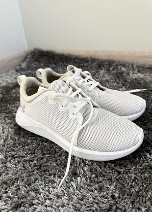 Легкі літні кросівки under armour
