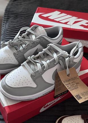 Сірі nike dunk