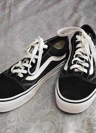 Vans черного цвета хорошее состояние 
цвет восстановлен