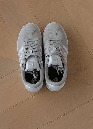 Кросівки жіночі adidas сірі, 38 розмір, 23.5 см, на шнурівці
