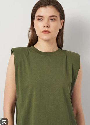 Футболка 100% коттон с подплечниками хаки zara