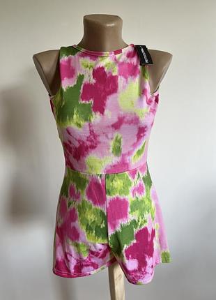 Літній ромпер з цікавою спинкою prettylittlething tie-dye, розмір uk 6 / eu 34 / us 2. яскравий, стильний і сучасний для літа.