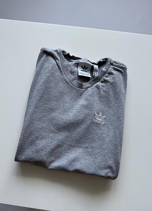 Жіноча футболка adidas