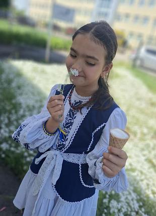 Нарядная вышиванка.девали два раза на праздник.она невероятно красивая.