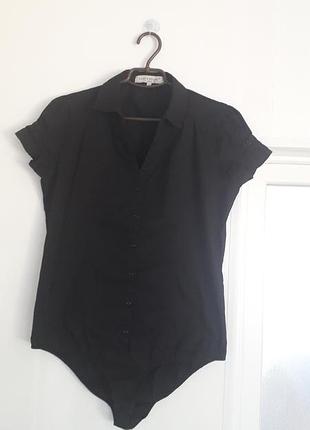 Сloскhause 
42/xl/50
черная хлопковая блуза боди с короткими рукавами застегивается на пуговицы по всей длине
100% бавовна 
идеальное состояние